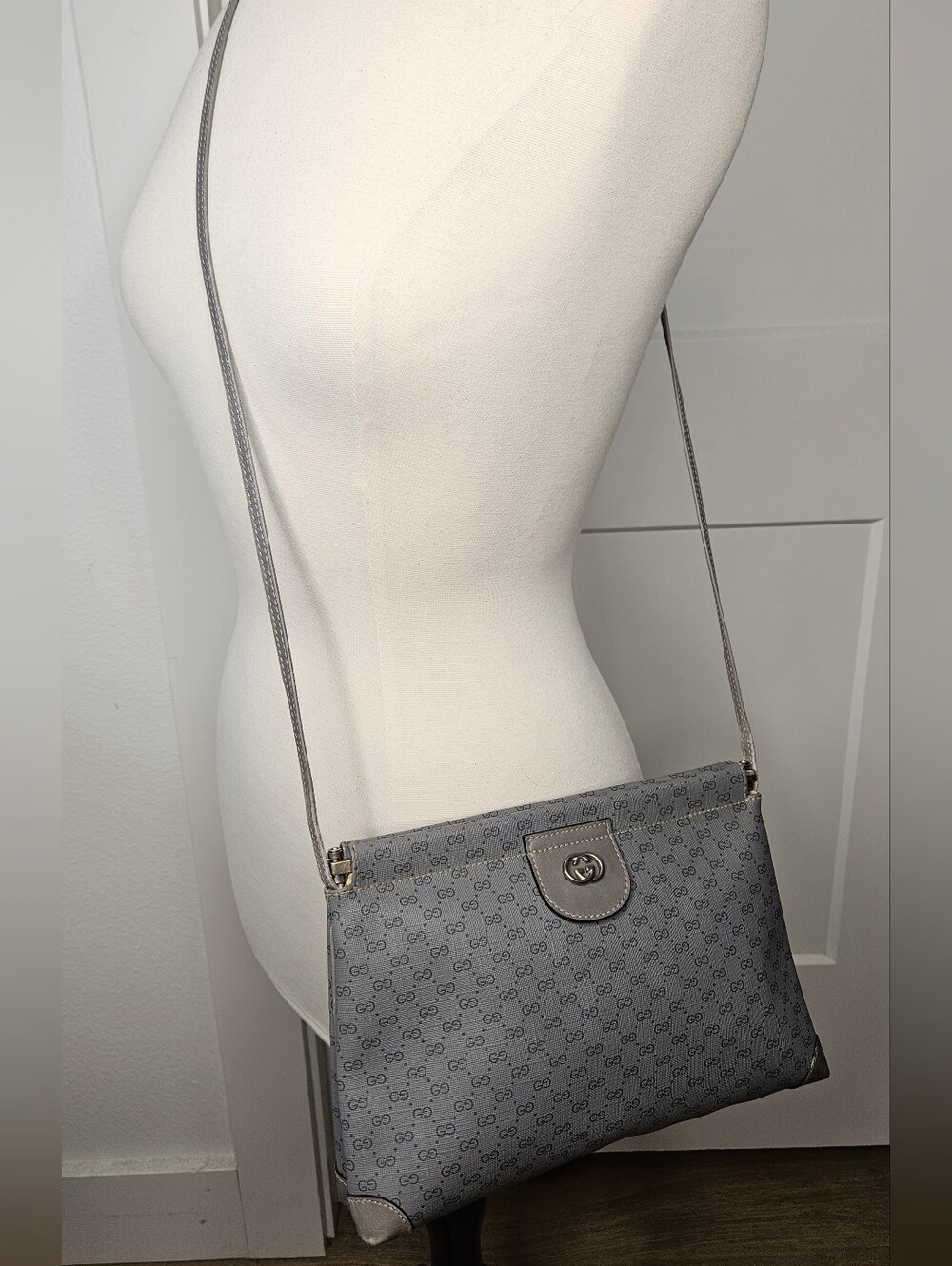 Authentic Gucci Gray Micro GG Monogram Shoulder Purse  Bag Italy Crossbody Bag